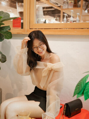 【COMEBACK！】回頭率100%.ᐟ.ᐟ.ᐟ優雅斯文一字領透膚上衣