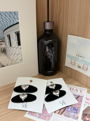 【滿$499即送小禮物🎁】銀色高級感絲絨愛心髮夾💗