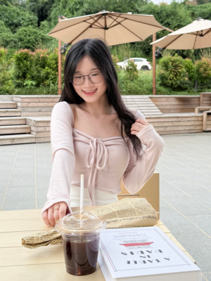 【秋季VOL.1🍂】Sofy 溫柔針織掛頸露肩上衣