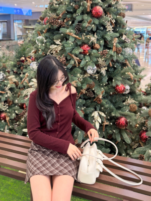 【12月新品】聖誕打卡必備🎄排鈕單肩綁帶上衣