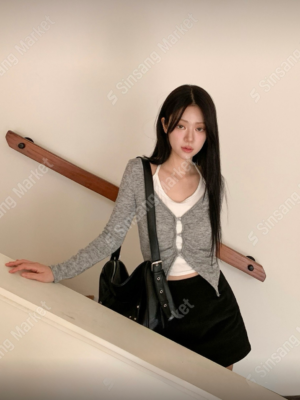 【韓國連線預訂款】檔口新款!貓眼鈕釦掛頸假兩件TOP