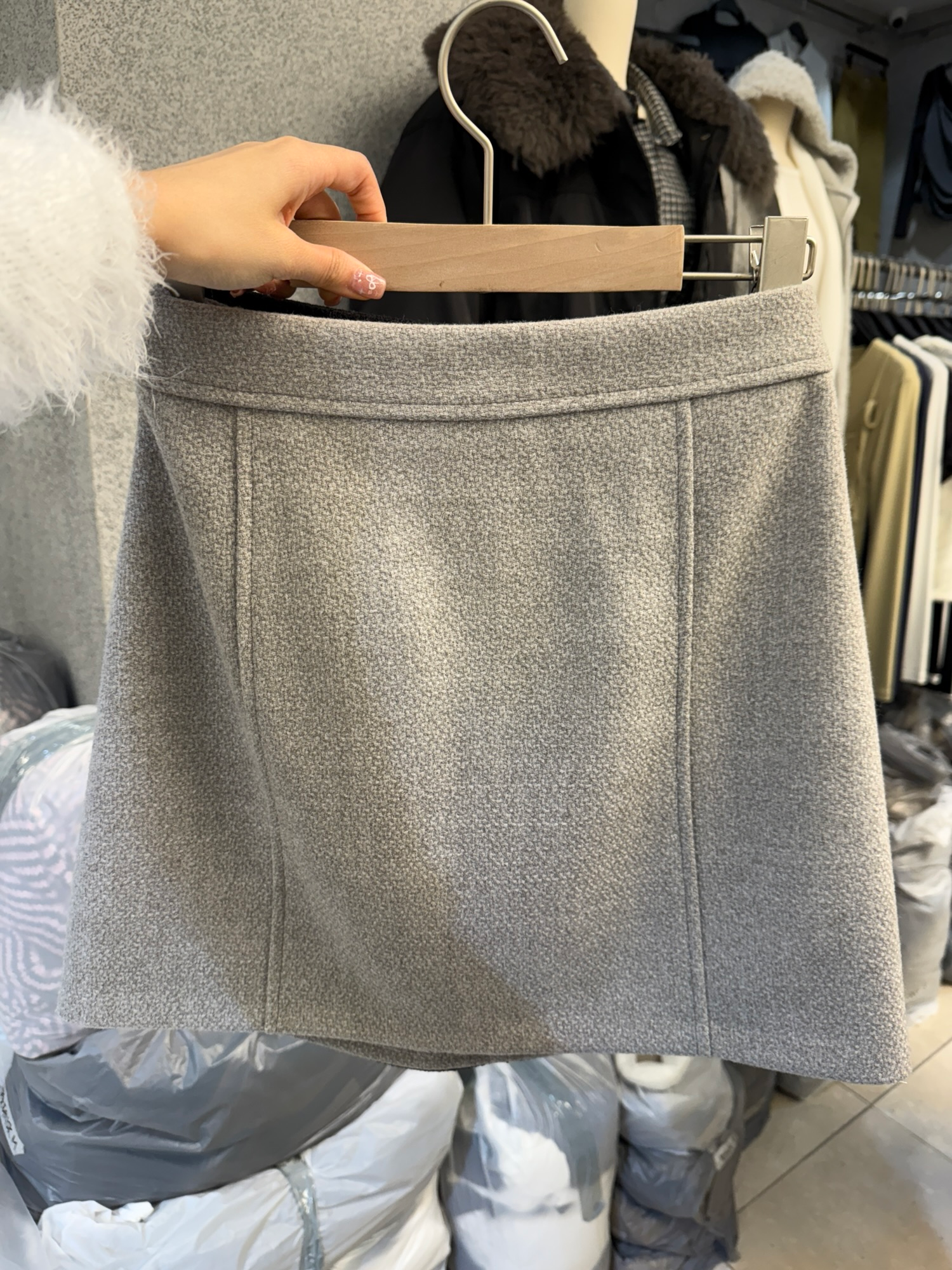 【韓國親身搜羅款式♡NEW IN】檔口新款!!長度剛剛好(≧▽≦)冬天顆粒感A字裙