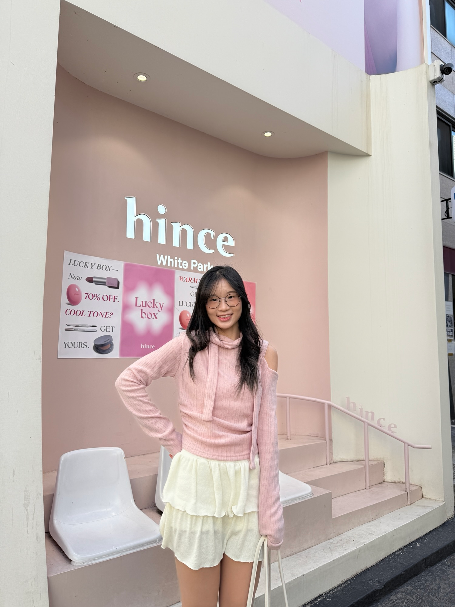 【韓國親身搜羅款式♡第二輪新品】檔口最新款!!!斜肩帶毛絨絨TOP (連頸帶)