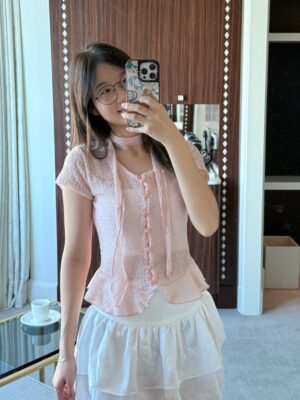 【最後現貨】氛圍感🈵清新亮面鈕扣荷葉邊TOP