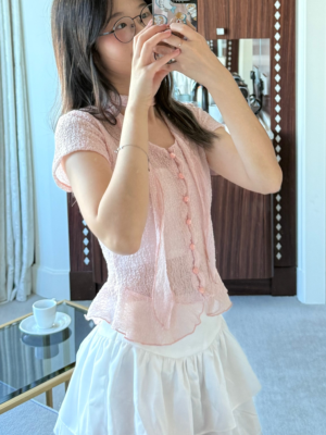 【最後現貨】氛圍感🈵清新亮面鈕扣荷葉邊TOP