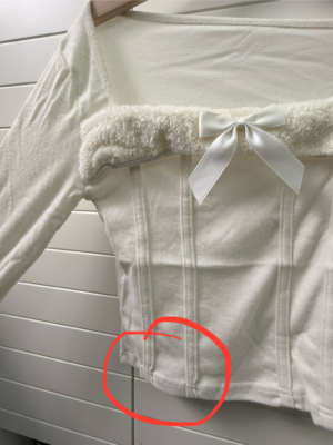 【瑕疵品】聖誕打卡必備🎄毛絨蝴蝶結上衣