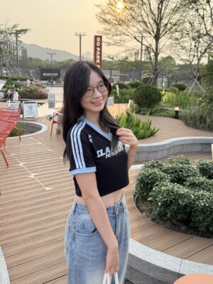 柔軟親膚運動風短版 Sporty Soft‑Feel Crop Tee