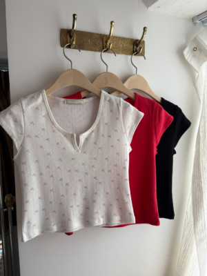 【五月NEW IN】小飛袖通花短版上衣 BM Style V-Neck Crop Top
