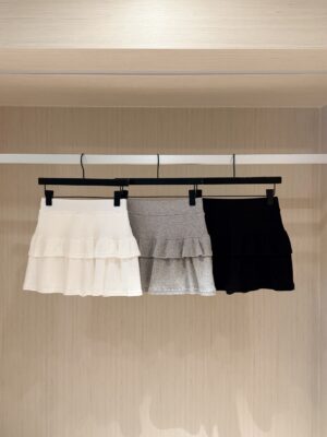 【五月NEW IN】店主自留🤍內置打底褲！通花布料雙層蛋糕裙 Textured Double-Layer Skirt