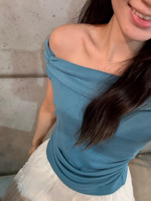 【八月NEW IN】韓國大熱藏藍色💙小蝴蝶結一字肩