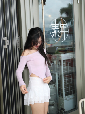 【初秋🍂NEW IN】🇰🇷 特別色紫色！不對稱波浪上衣